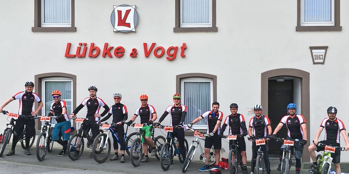 11 der 15 Teilnehmer des Teams Lübke und Vogt freuen sich auf den Start beim MegaSports Mountainbikefestival 2018 in Hagen